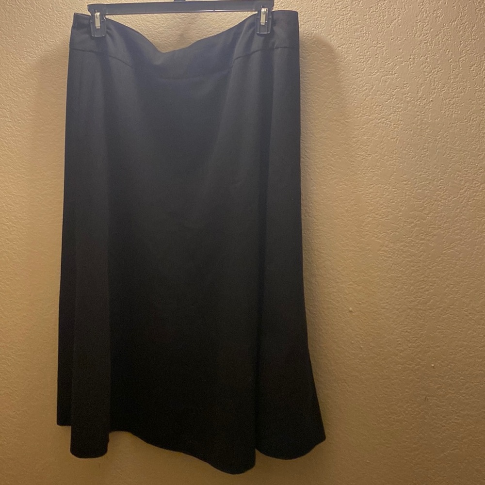 Avenue Black Midi Skirt